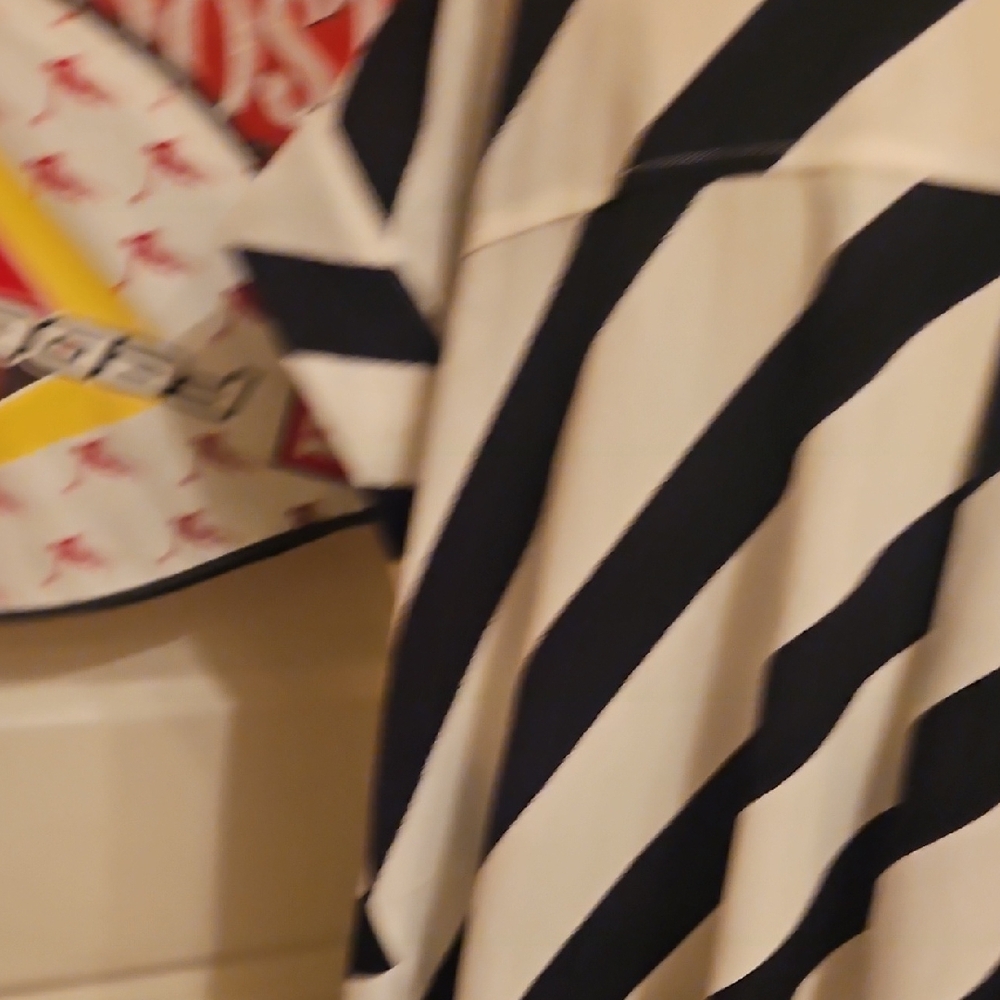 Gracia Monochrome Striped Shirt - Picture 10 of 12